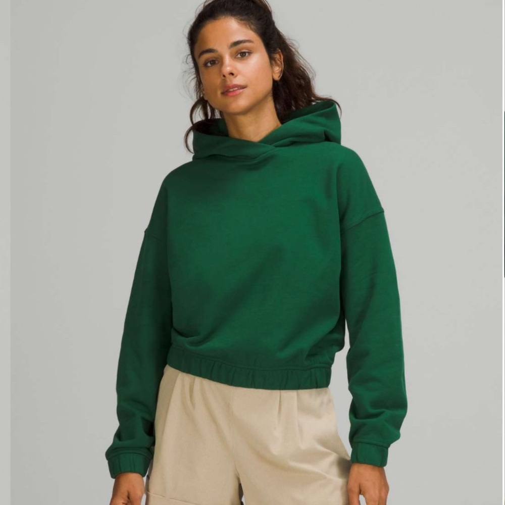 Lululemon Relaxed Cropped Hoodie in Everglade Green. EUC. PTP: 24in.